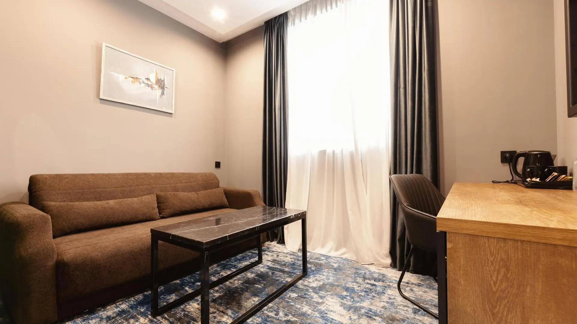 Hotel Splendid تبليسي 4*,